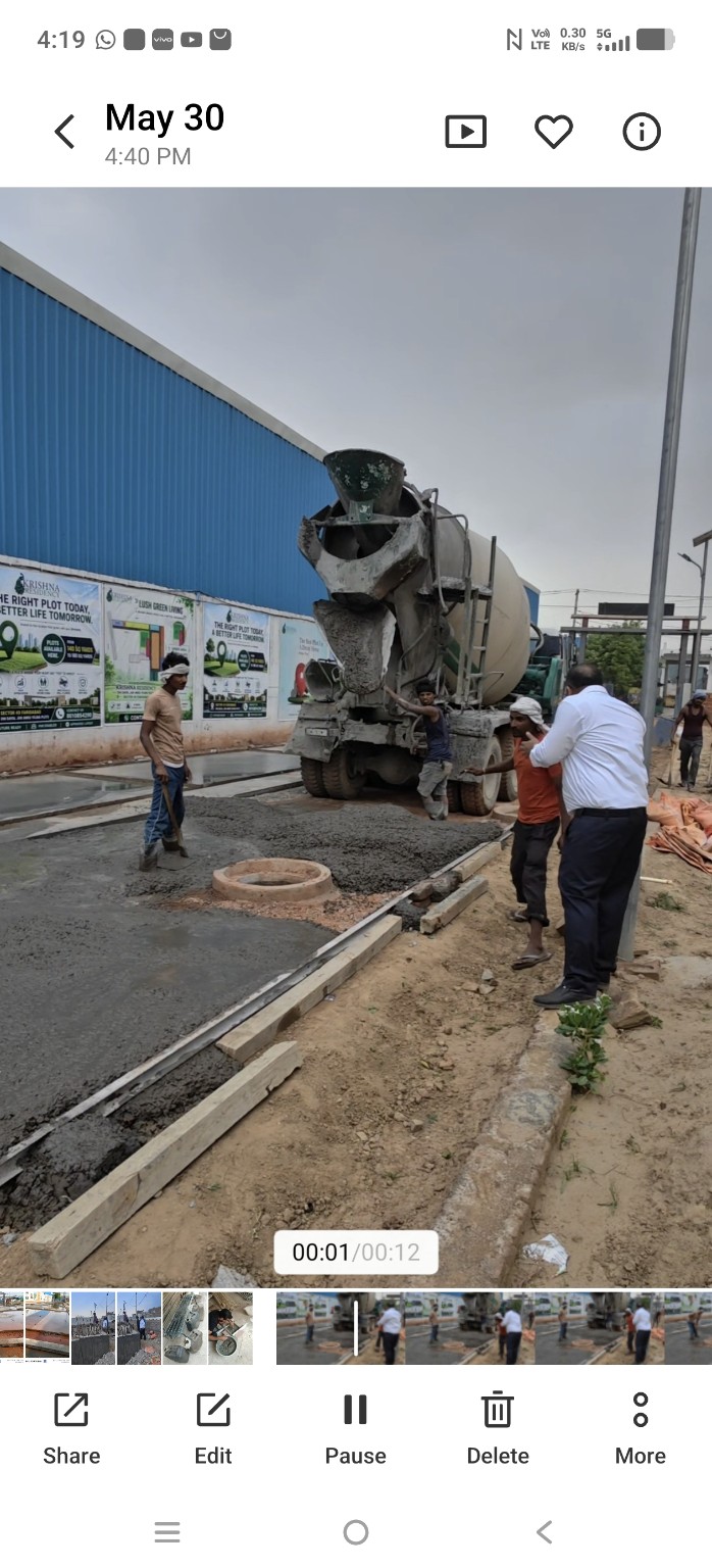 Actual M25 concrete road pouring work in Faridabad under Mr. Mohit Gupta's supervision